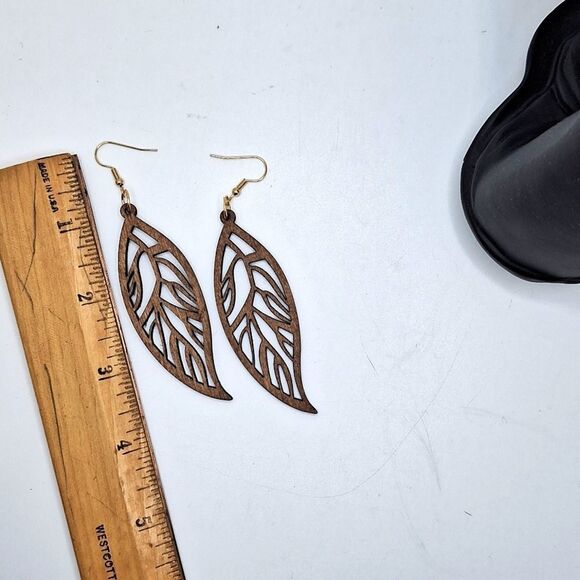 Brown wooden carved stencil leaf shape earrings boho jewelry - Picture 2 of 2